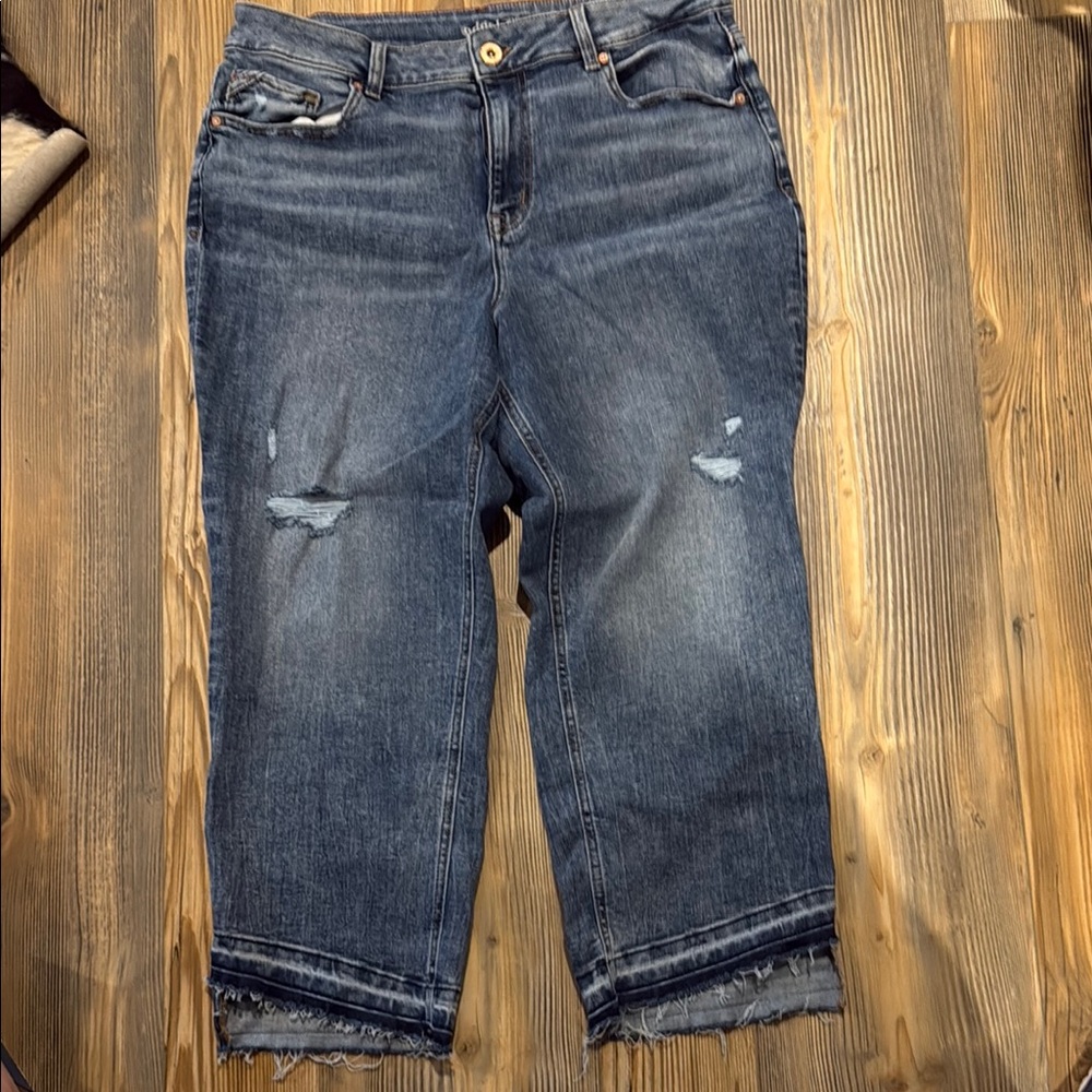 😎2 for 30Maurice’s edgily Distressed high rise straight leg Blue Jeans size 18